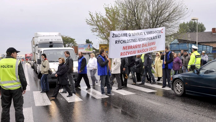 Protestný pochod obyvateľov Dunahsakej Lužnej.