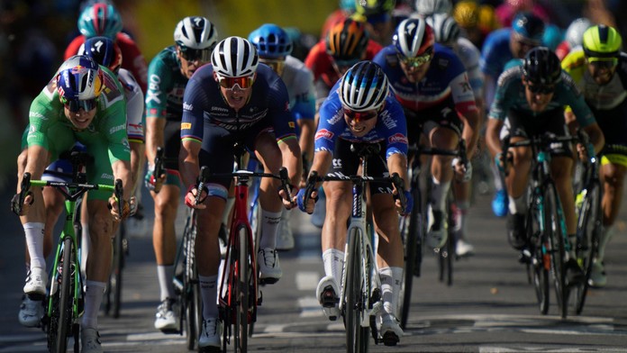 Philipsen vyhral 15. etapu, Sagan skončil štvrtý