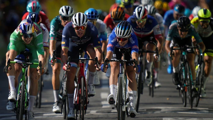 Philipsen vyhral 15. etapu, Sagan skončil štvrtý