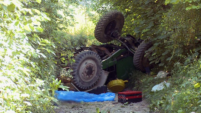 Traktor usmrtil 11-ročného chlapca.