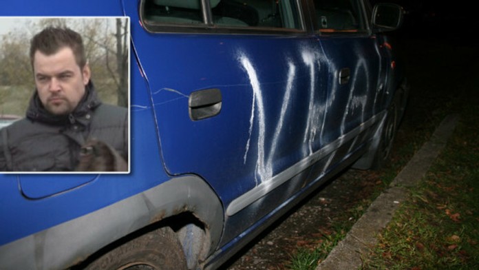 Kramnému napísali na auto, že je vrah