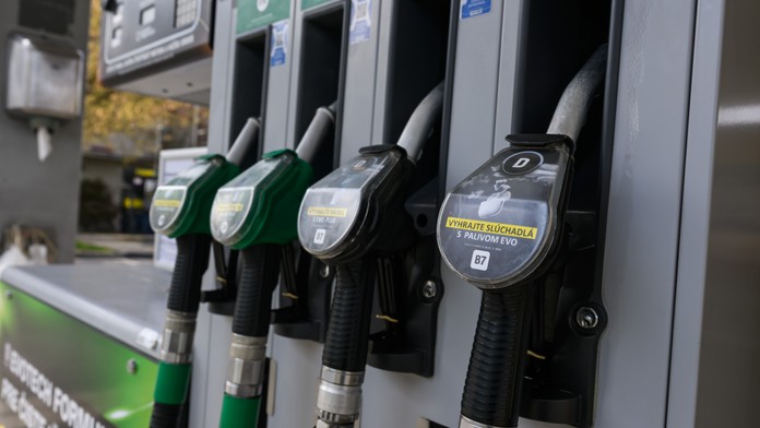 Benzín za 1,42 eura za liter. Poliaci od zajtra tankujú o 25 centov lacnejšie než Slováci