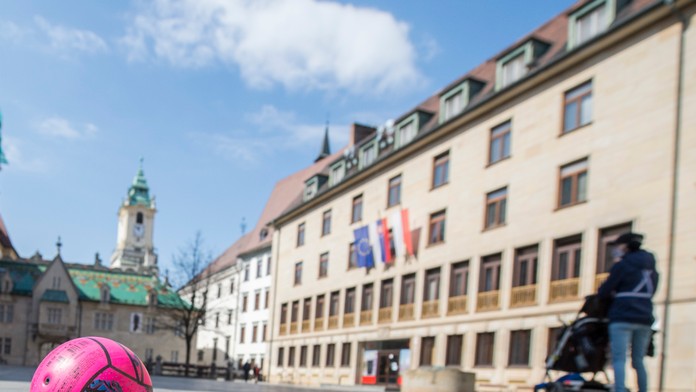 Zásah polície v priestoroch magistrátu Bratislavy. Budovu evakuovali