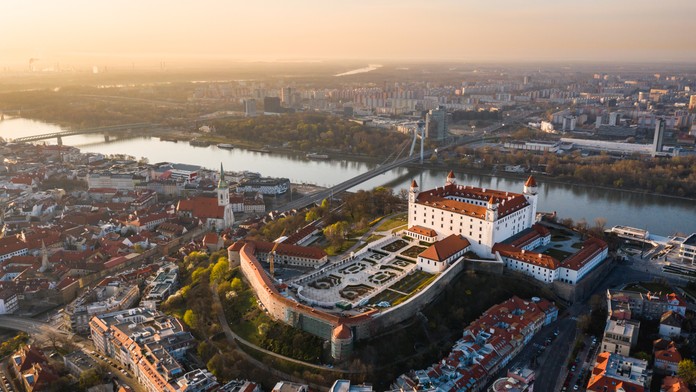 Portál CNN „objavuje“ Bratislavu: Drsné mesto s architektúrou ako z iného sveta