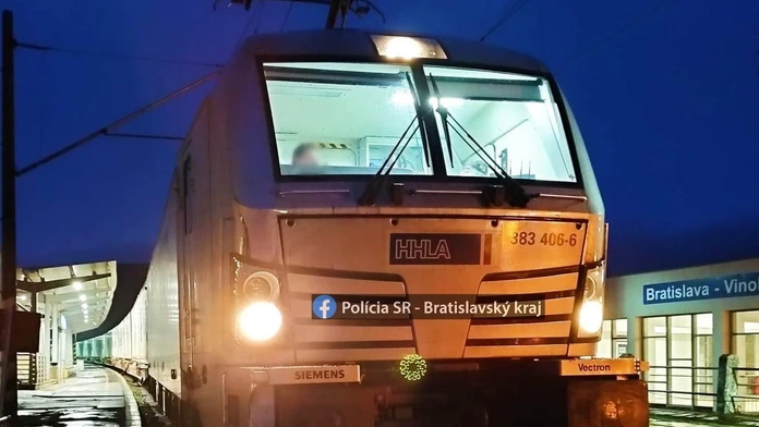 Na koľajniciach bratislavských Vinohradov našli zrazenú ženu. Spozoroval ju rušňovodič