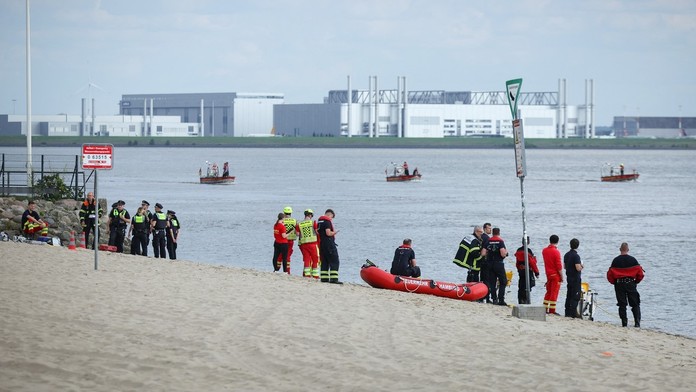 Záchranné práce na rieke Labe