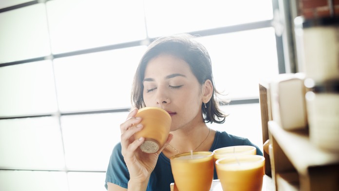 Zo sviečok sa môžu uvoľňovať škodlivé látky. Na čo si dávať pozor?