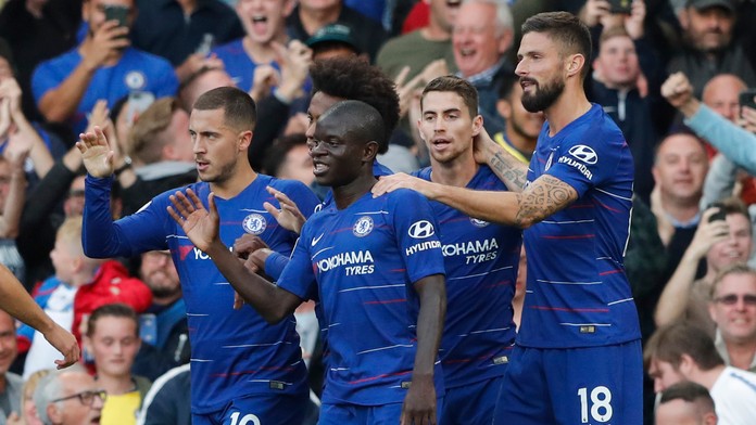 Radosť hráčov Chelsea po góle proti Liverpoolu - zľava Eden Hazard, vzadu Willian, N´Golo Kanté, Jorginho a Olivier Giroud.