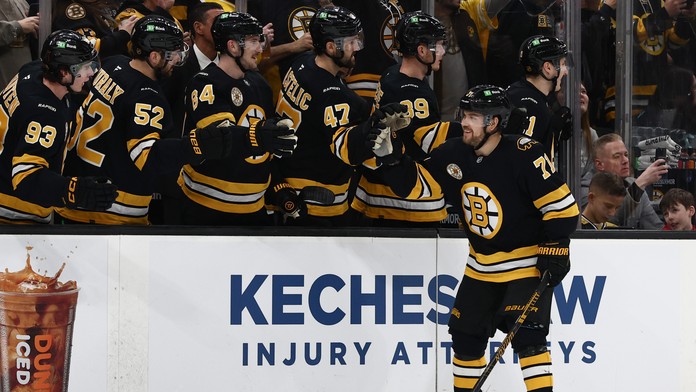 VIDEO: Boston doprial Chárovi pri veľkej udalosti víťazstvo. Pastrňák vyrovnal klubové legendy