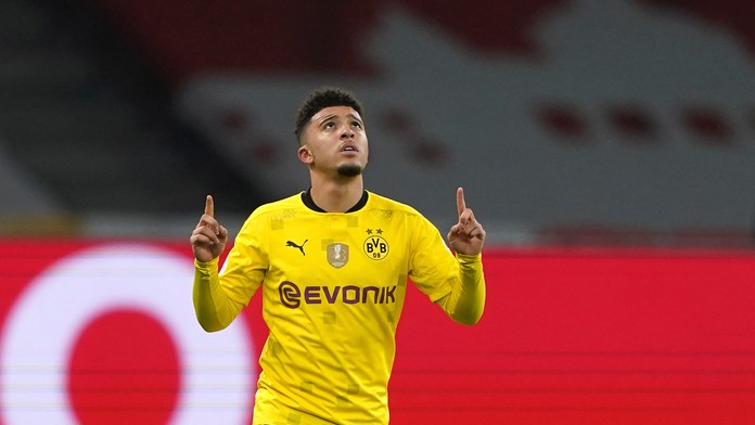 Futbalista Dortmundu Jadon Sancho sa teší po strelení gólu vo finálovom zápase Nemeckého pohára RB Lipsko - Borussia Dortmund.