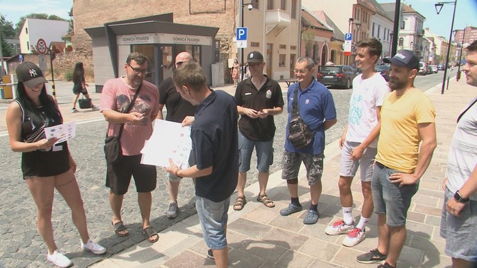 Členovia športových klubov s výzvou.