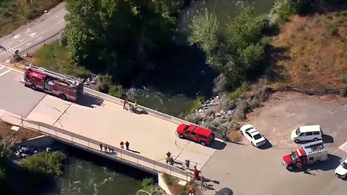 Záchranári sa snažia v štáte Utah nájsť stratené dievča v rieke.