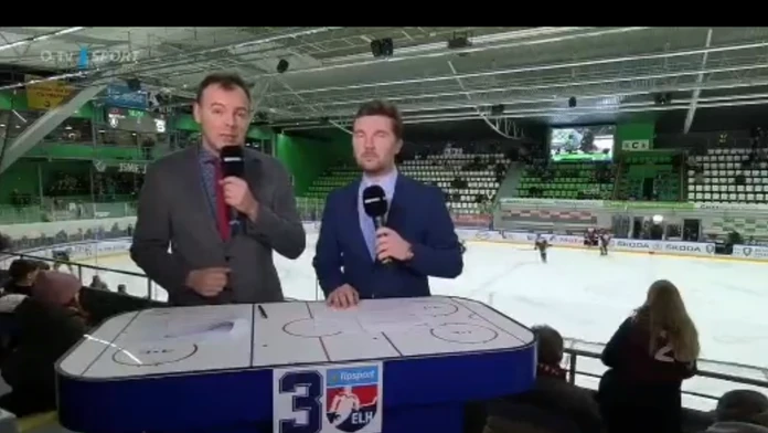 Hrozivý moment v českej extralige. Hokejového experta zostrelil puk v priamom prenose