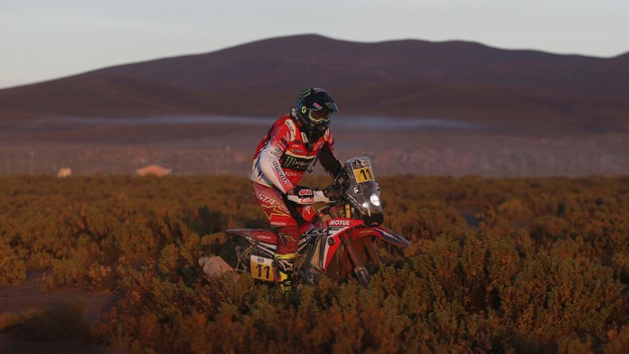 Španielsky motocyklista Joan Barreda Bort na Honde počas 8. etapy Rely Dakar.