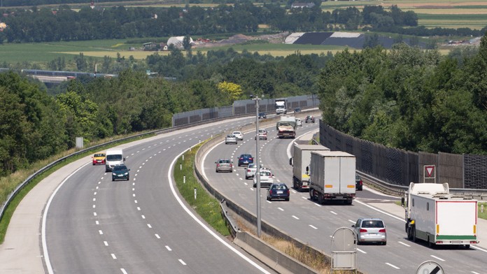 Veľké prosby boli vyslyšané. Susedná krajina Slovenska konečne zavedie jednodňovú diaľničnú známku
