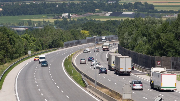 Veľké prosby boli vyslyšané. Susedná krajina Slovenska konečne zavedie jednodňovú diaľničnú známku
