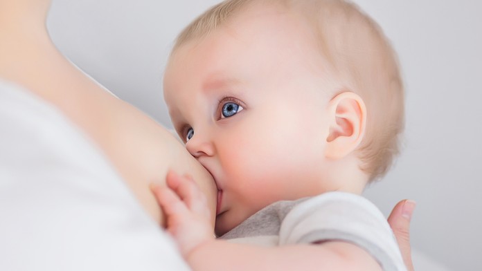 David Backes z Bostonu oslavuje gól proti New Jersey.