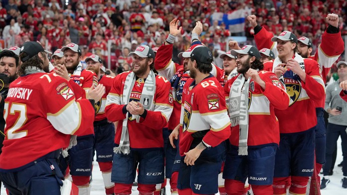 Edmontonu došiel benzín a kanadské suchoty pokračujú. Pozrite si ohlasy médií na triumf Floridy