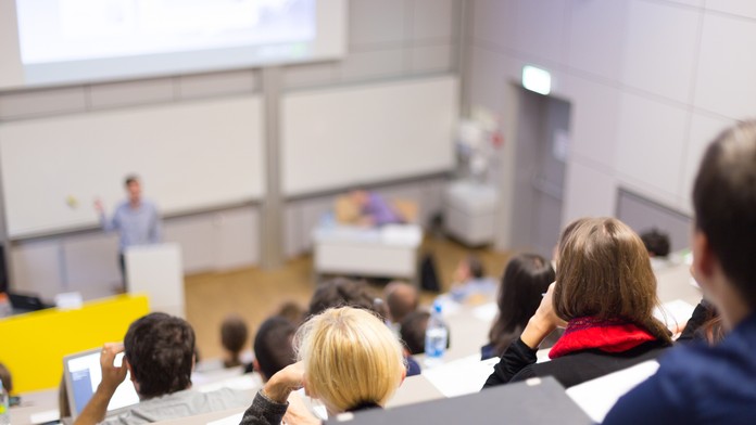 Ministerstvo školstva vymyslelo spôsob, aby nám mladí neodchádzali do zahraničia