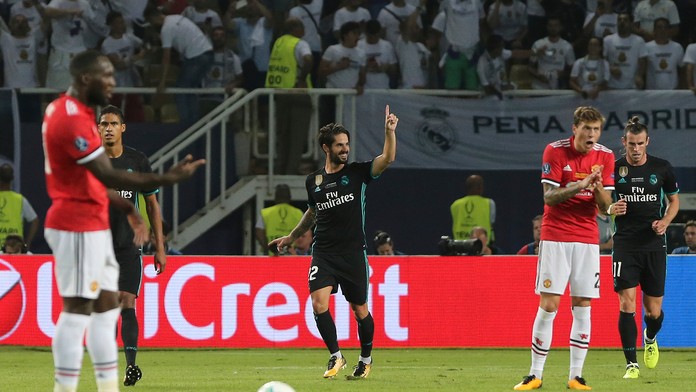 Hráč Realu Isco (v strede) sa raduje po svojom góle do siete brankára Manchestru United.