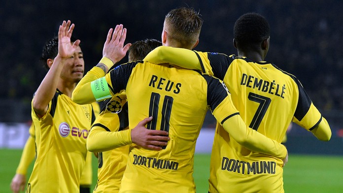 Radosť hráčov Dortmundu po góle do siete Legie Varšava v dueli LM.