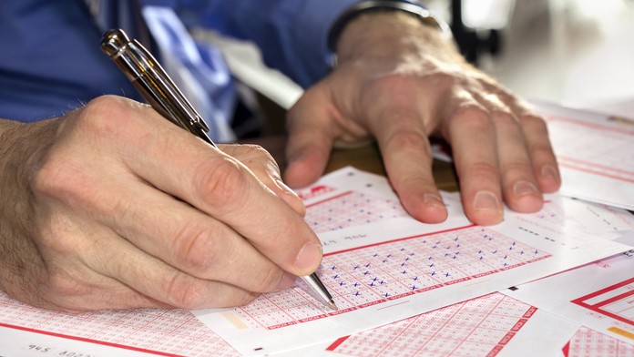 Jackpot mu unikol len o jedno číslo. Trafil ho hneď na druhý deň