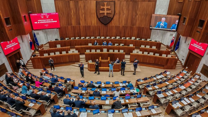 Na snímke plénum Národnej rady SR počas rokovania 40. schôdze.