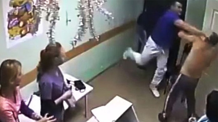 Ruský lekár zaútočil na pacienta.