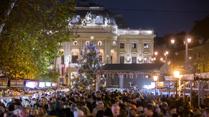 Vianočné trhy na bratislavskom Hviezdoslavovom námestí.