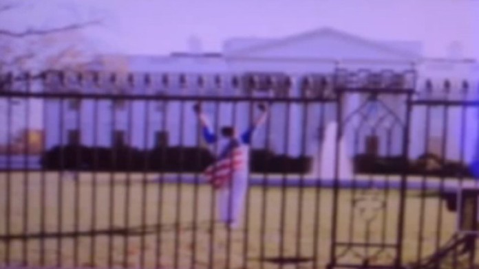 Muž preskočil plot Bieleho domu.