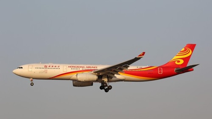 VIDEO: Na palube lietadla vypukol požiar. Cestujúci sa ho snažili hasiť tým, čo mali po ruke