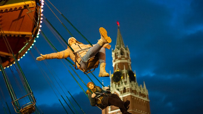 Vianočné trhy na Červenom námestí v Moskve.