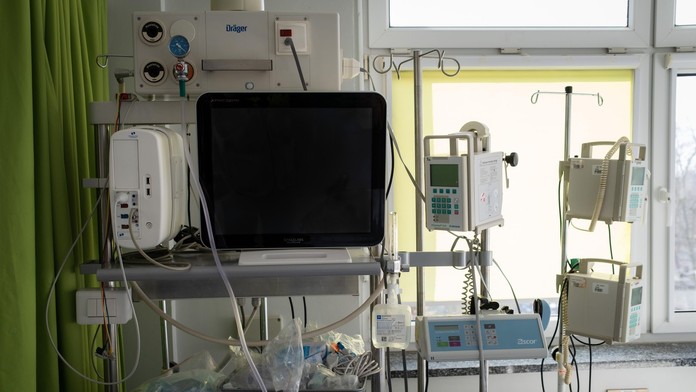 Šokujúce zlyhanie lekárov. Tehotná žena zomrela v dôsledku fatálneho omylu počas rutinného zákroku