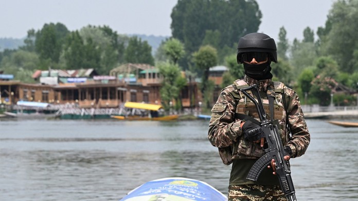 Strážca pri jazere