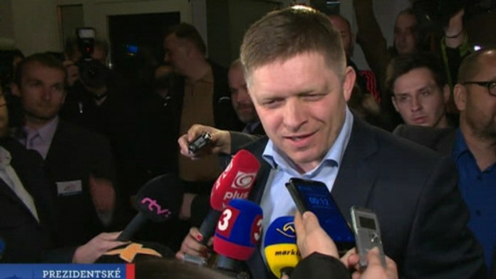 Fico po príchode do centrály Smer-SD po prezidentských voľbách