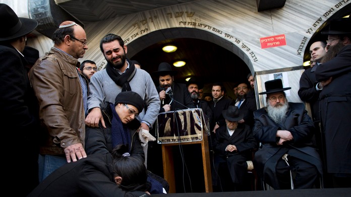 Pohreb obetí po útoku v parížskom supermarkete. 