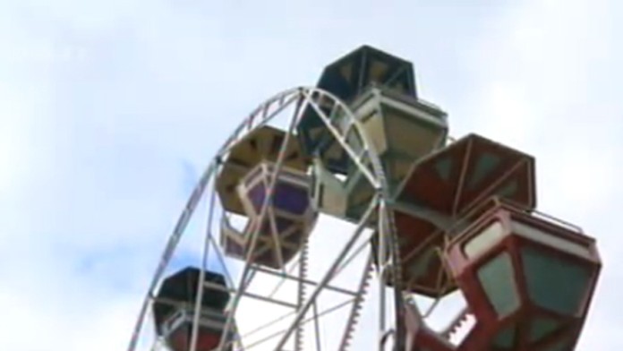 Žena s dcérou vypadli z kolotoča