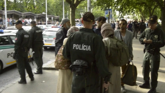 Polícia chráni moslimskú rodinu