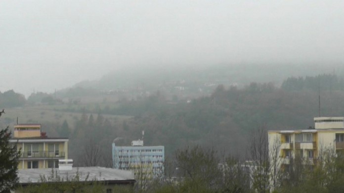 Banská Bystrica v hmle.