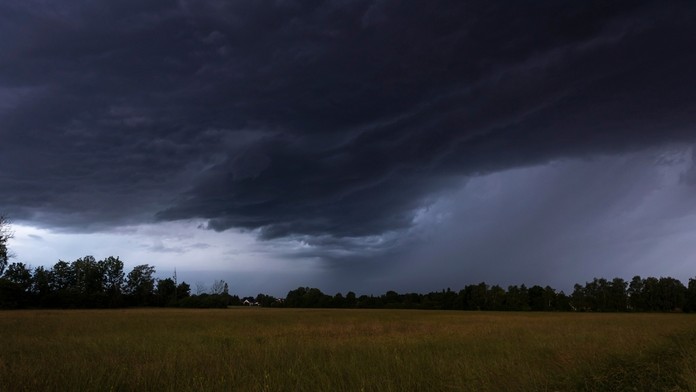 Ilustračná snímka búrky