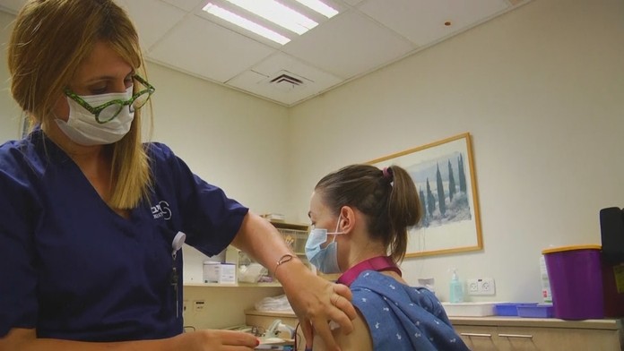 Prvé krajiny zavádzajú povinné očkovanie proti koronavírusu