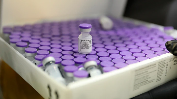 Ampulky s vakcínami od konzorcia Pfizer-BioNtech.