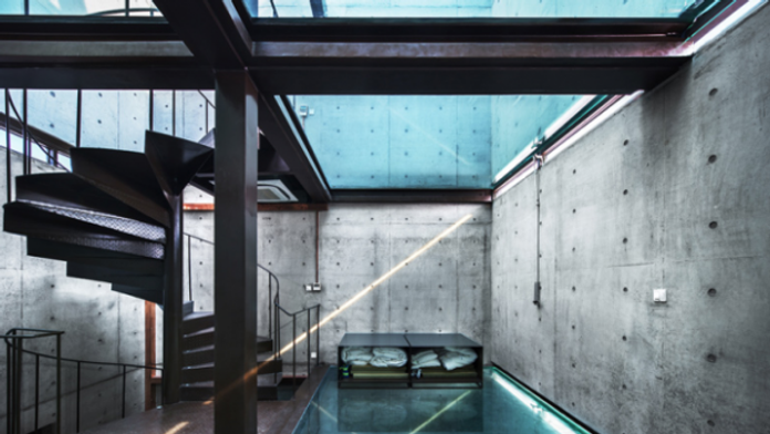 Sklenený dom bez okien