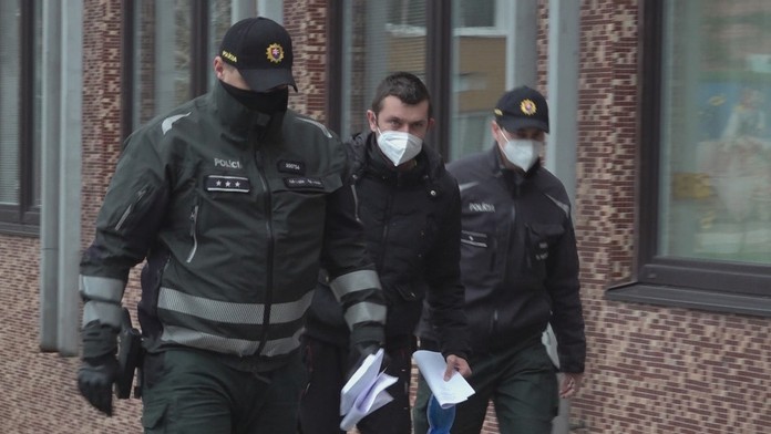 Mladý muž šoféroval napriek zákazu a ešte aj opitý