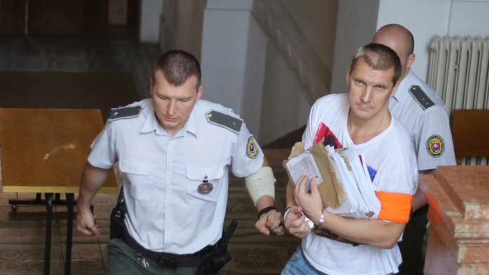 Bývalý futbalista Richard Vlčeka pred pojednávaním. 