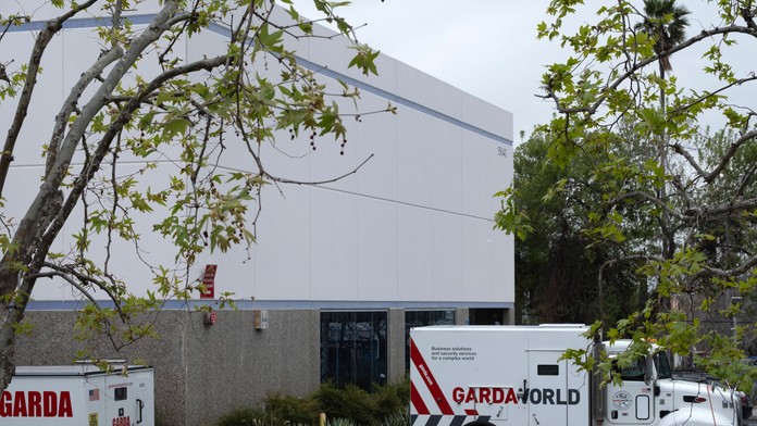 Šokujúca krádež v USA. Zlodejom sa podarilo vziať 30 miliónov v hotovosti