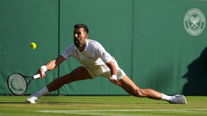 Wimbledon: V semifinále na seba narazia giganti. Novak Djokovič otočil duel, Sinner postúpil bez straty setu