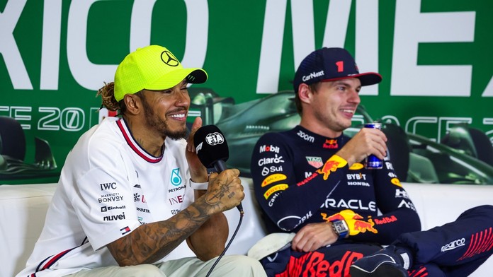 Hamilton a Red Bull? Rekordér mal konkurenciu osloviť. Na rozruch reagoval aj Verstappen