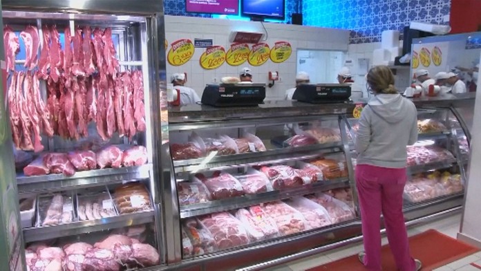 Mäso v obchodoch.