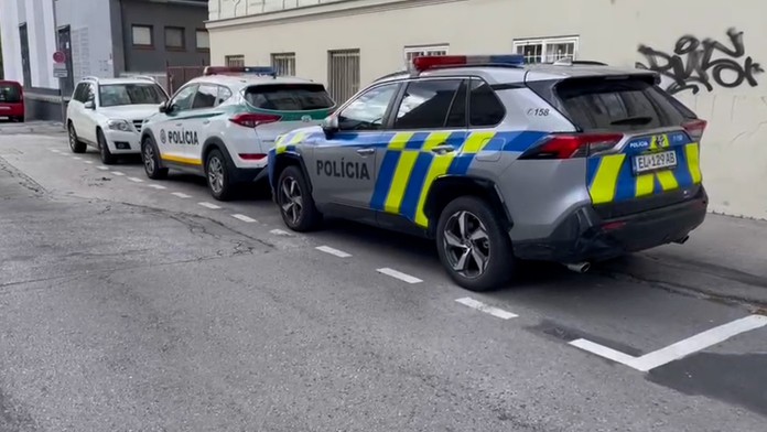 Ďalšia veľká akcia NAKA. Zasahovala v minimálne 17 firmách, majiteľ jednej má blízky vzťah s exministrom